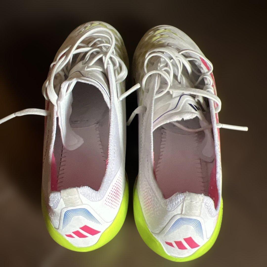 adidas Predator サッカーシューズ