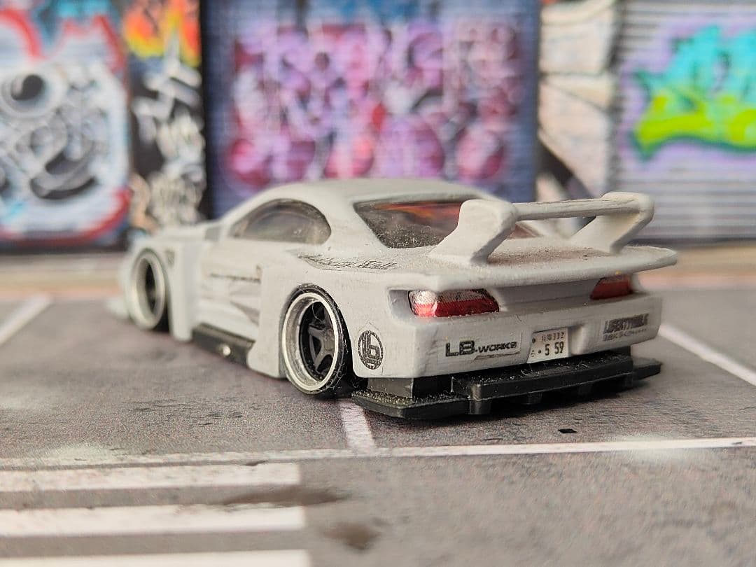 ホットウィールカスタム S15シルビア LBWK 全塗装☆深リム 灰色トミカ改造