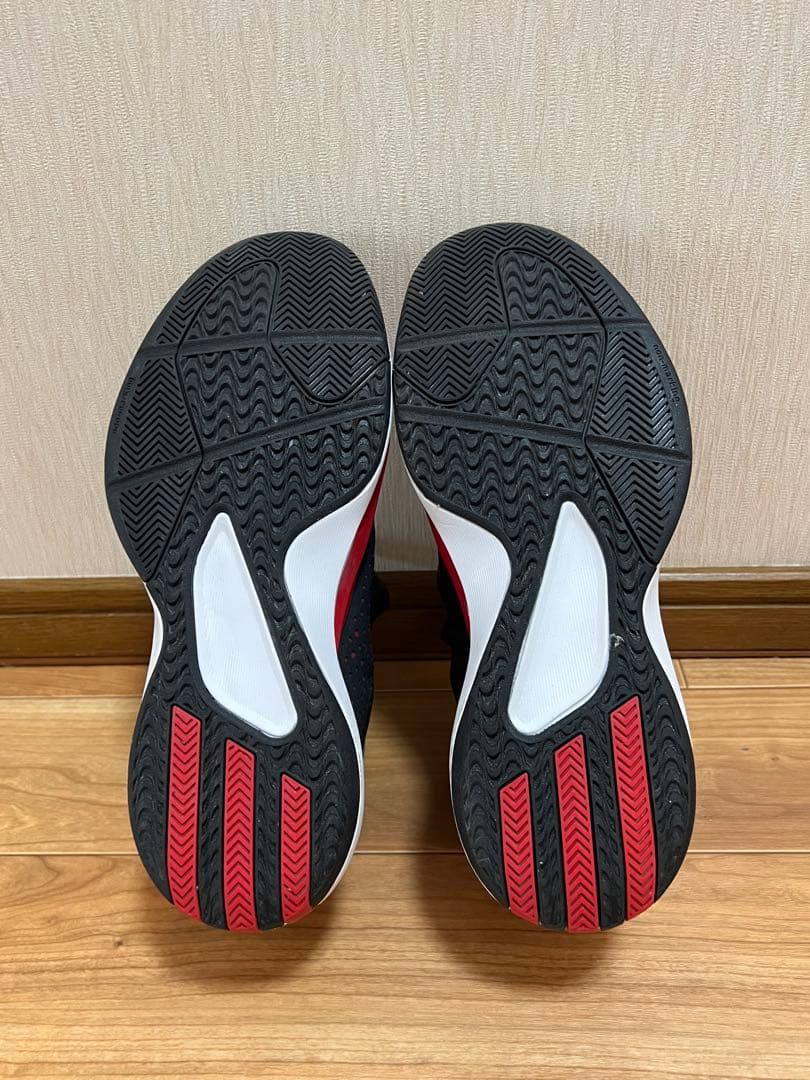 【未使用に近い】adidasバスケットシューズ・ハイカット赤/黒 軽量