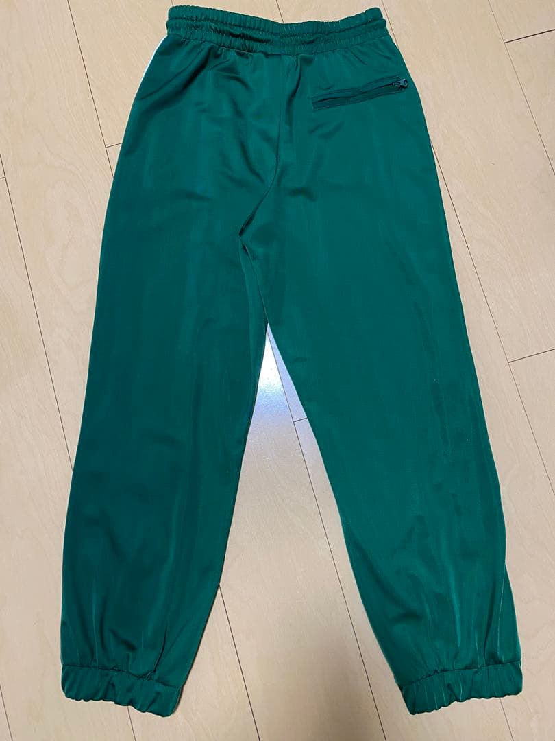 adidas 緑色 ジャージパンツ サイドストライプ
