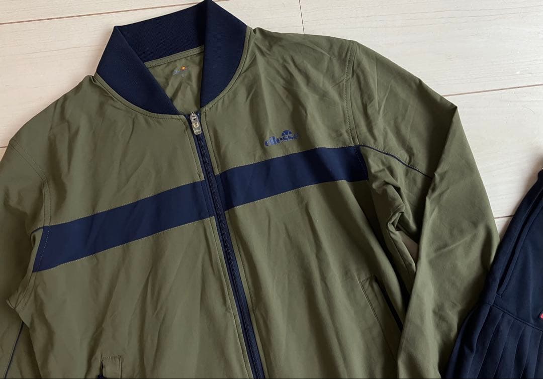 ellesseエレッセ＊オリーブ×紺のジャケットと裾プリーツのスコート上下セット