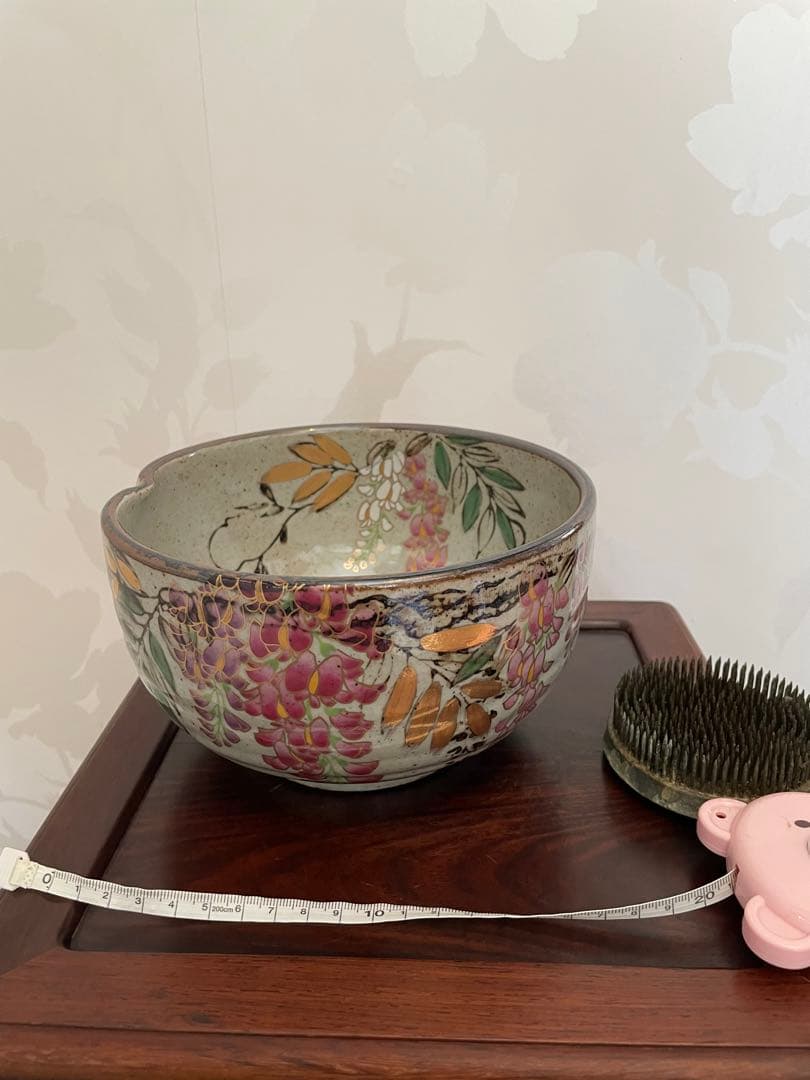 美品　花柄陶器ボウル　花器　陶器製中サイズ　有田焼　茂山窯　御菓子鉢　花模様