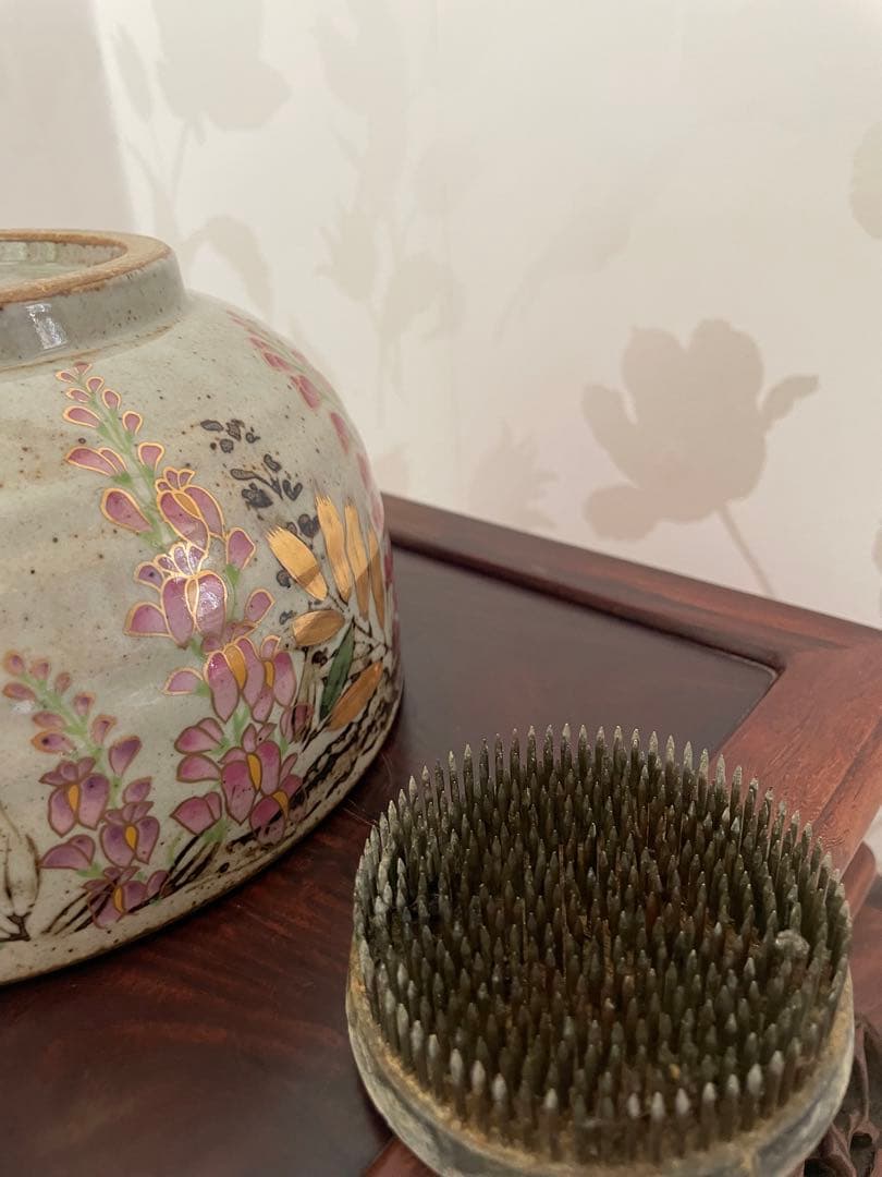 美品　花柄陶器ボウル　花器　陶器製中サイズ　有田焼　茂山窯　御菓子鉢　花模様