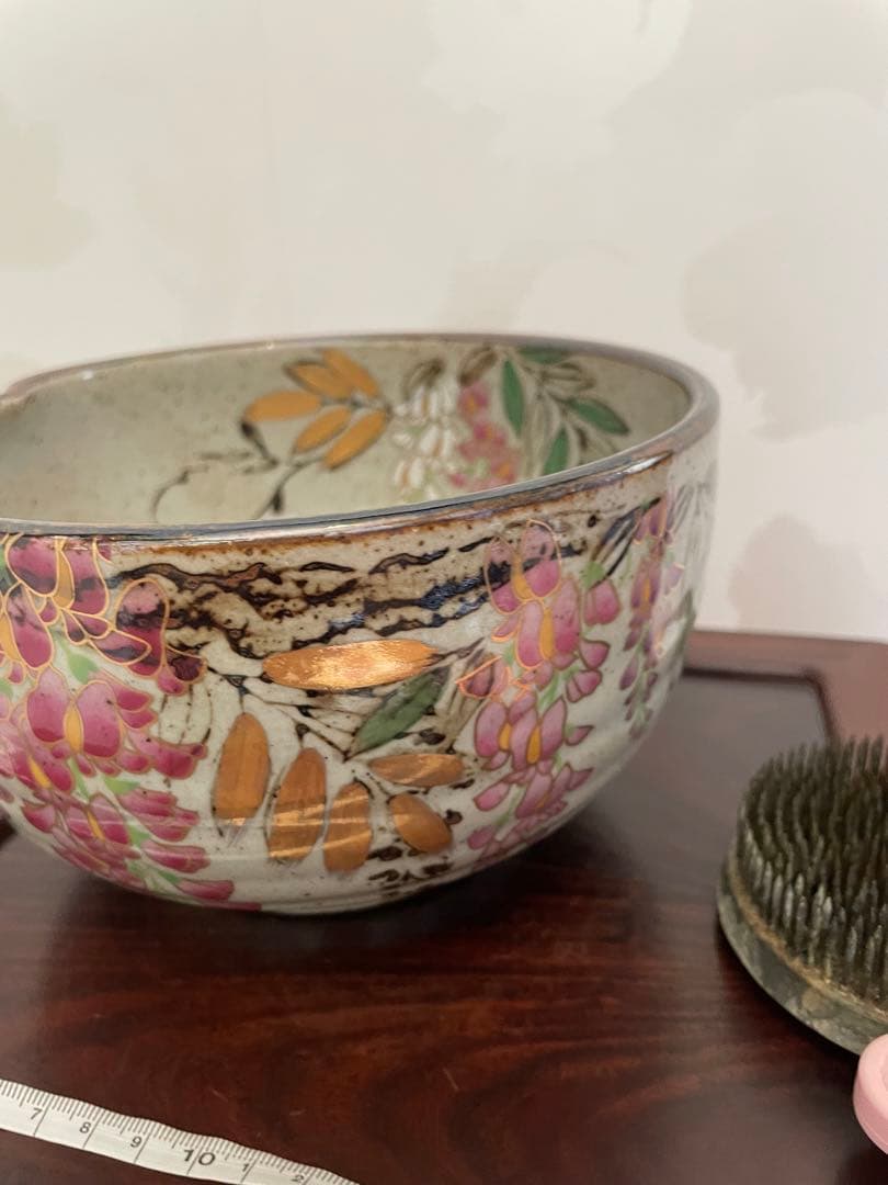 美品　花柄陶器ボウル　花器　陶器製中サイズ　有田焼　茂山窯　御菓子鉢　花模様