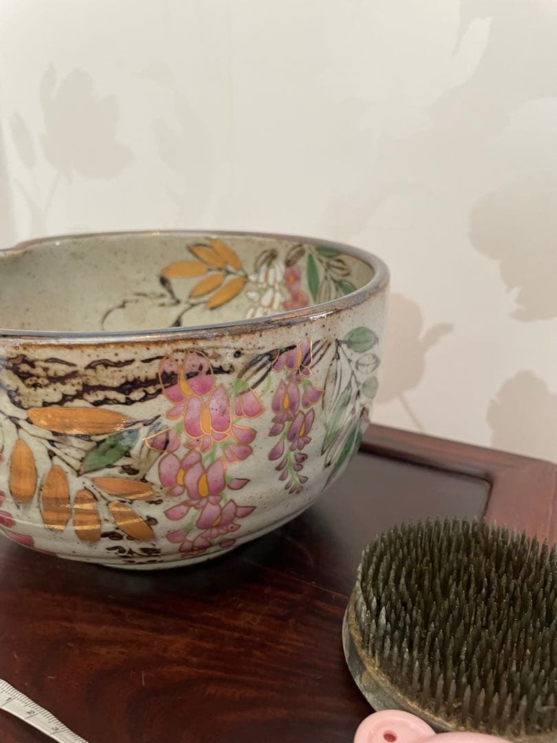 美品　花柄陶器ボウル　花器　陶器製中サイズ　有田焼　茂山窯　御菓子鉢　花模様