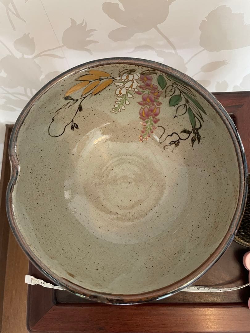 美品　花柄陶器ボウル　花器　陶器製中サイズ　有田焼　茂山窯　御菓子鉢　花模様