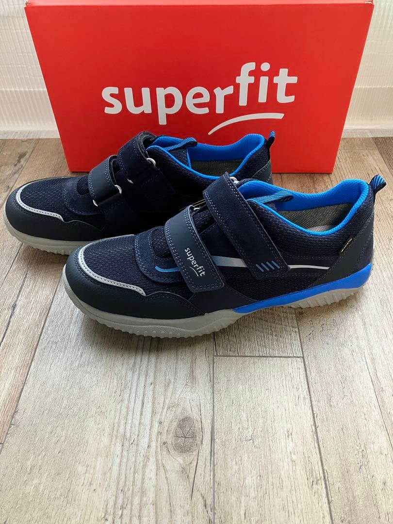 新品super fitスニーカーEU41(25.8cm)