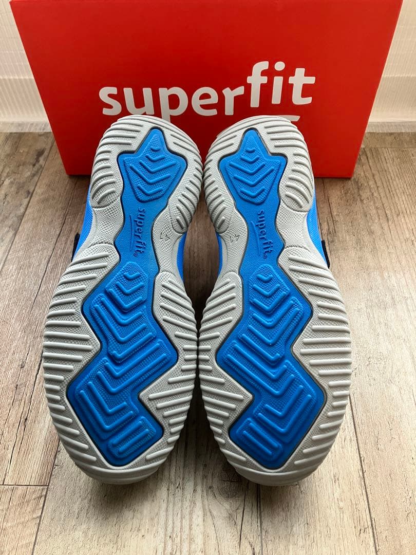 新品super fitスニーカーEU41(25.8cm)
