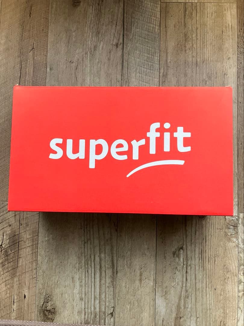 新品super fitスニーカーEU41(25.8cm)