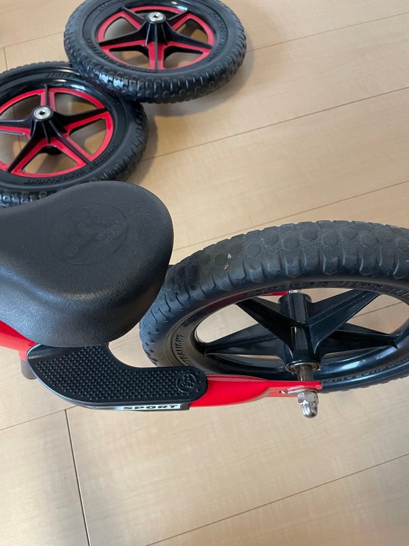 ストライダー　（予備タイヤ新品2本付）