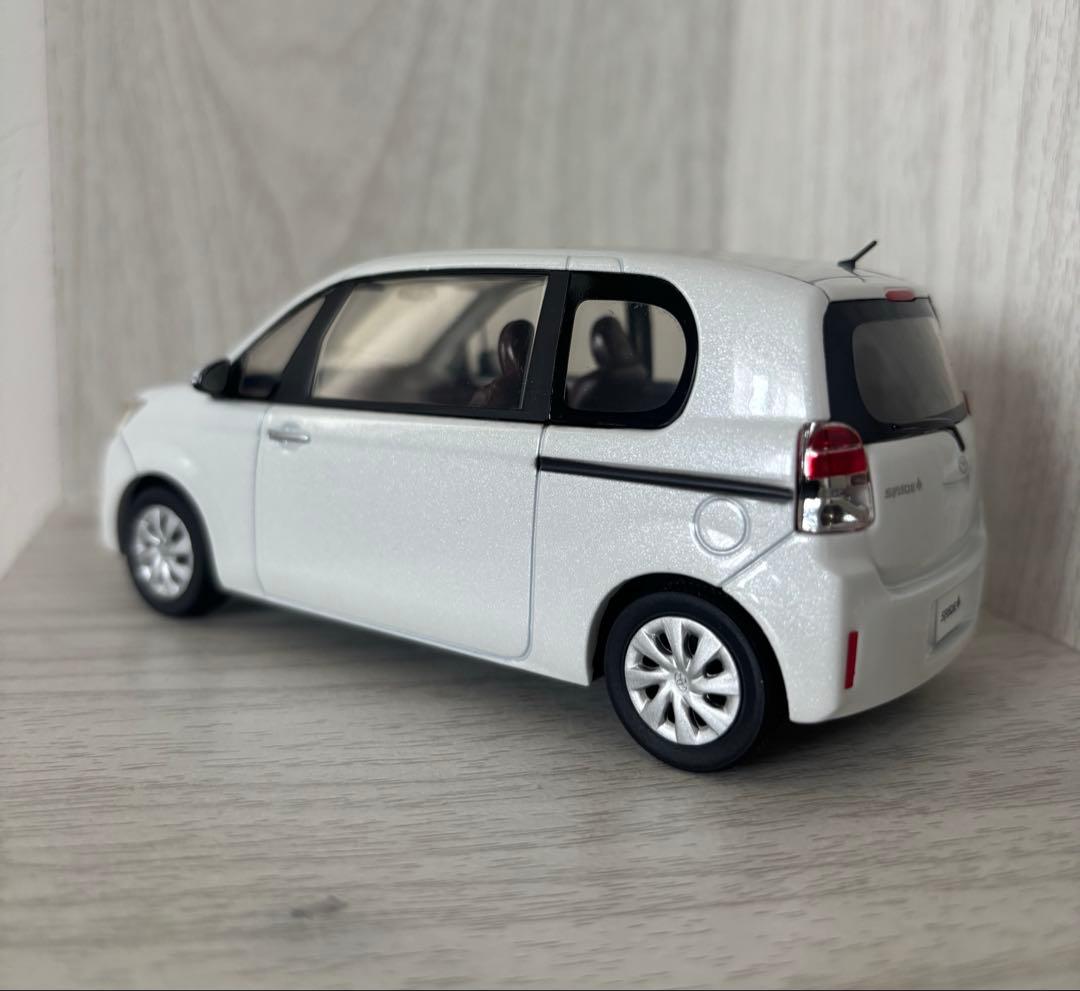 トヨタ スペイド　カラーサンプル