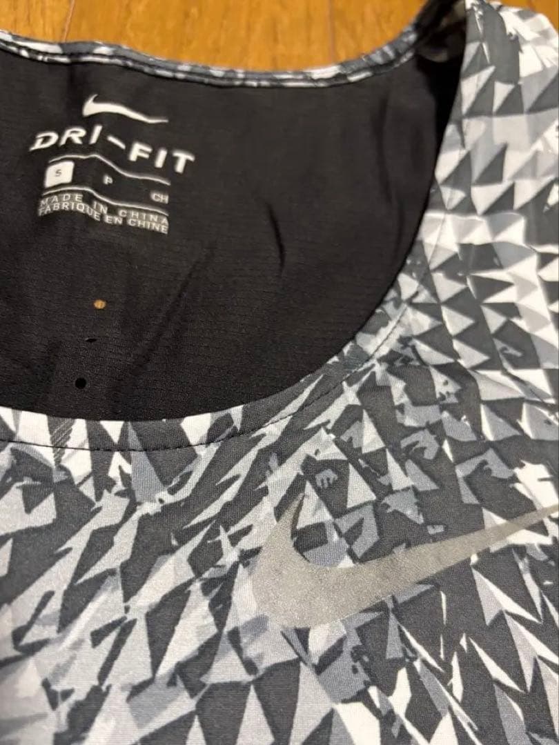 Nike DRI-FIT 幾何学模様 タンクトップ シングレットS