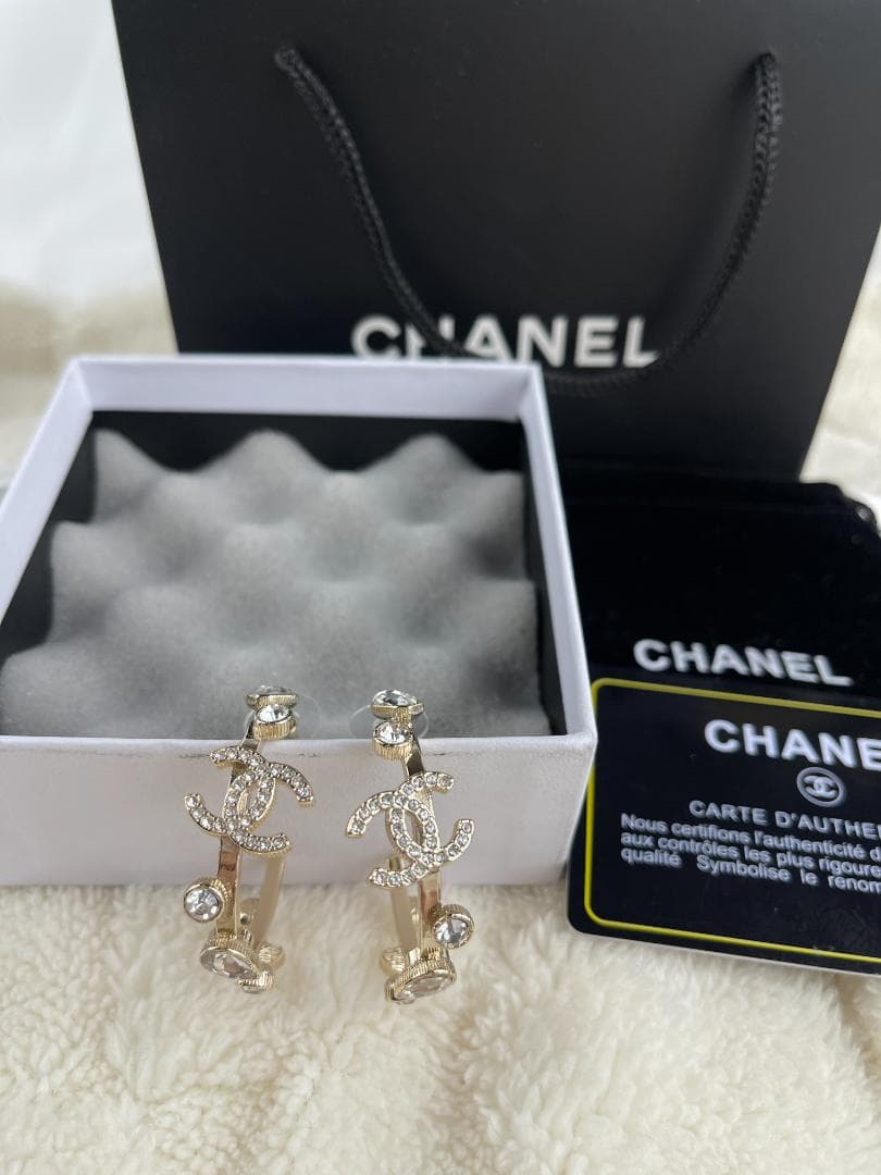 CHANELノベルティ ゴールドイヤリング