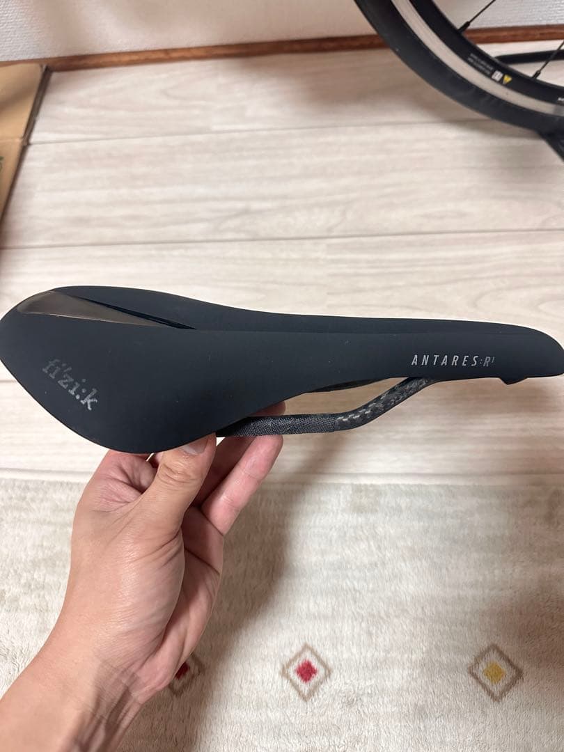 Fizikフィジーク ANTARES R1 カーボン 145mm サドル
