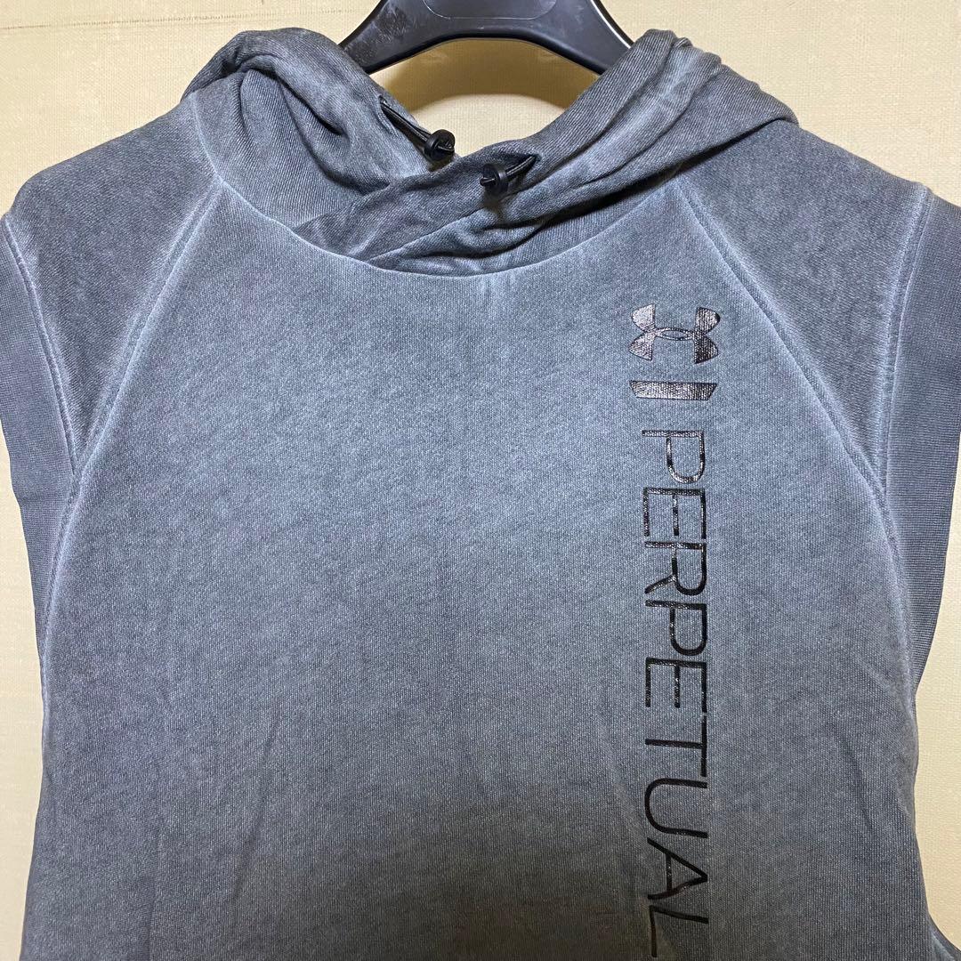 新品　UNDER ARMOUR UAフーディー　LG