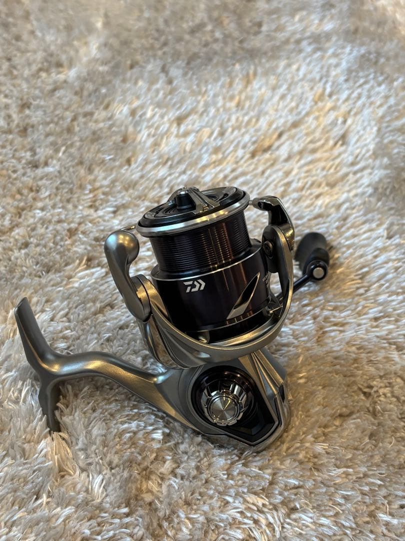 Y*ケ様 未使用品 25カルディア LT2500S ダイワ CALDIA スタン