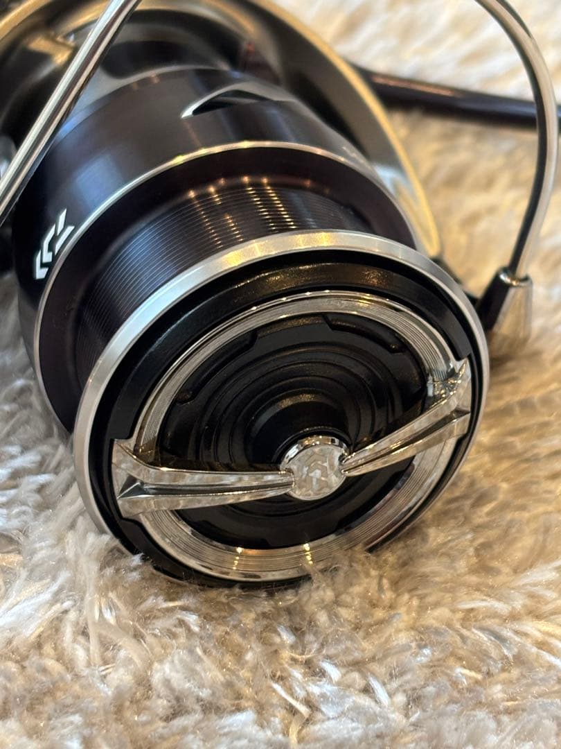 Y*ケ様 未使用品 25カルディア LT2500S ダイワ CALDIA スタン
