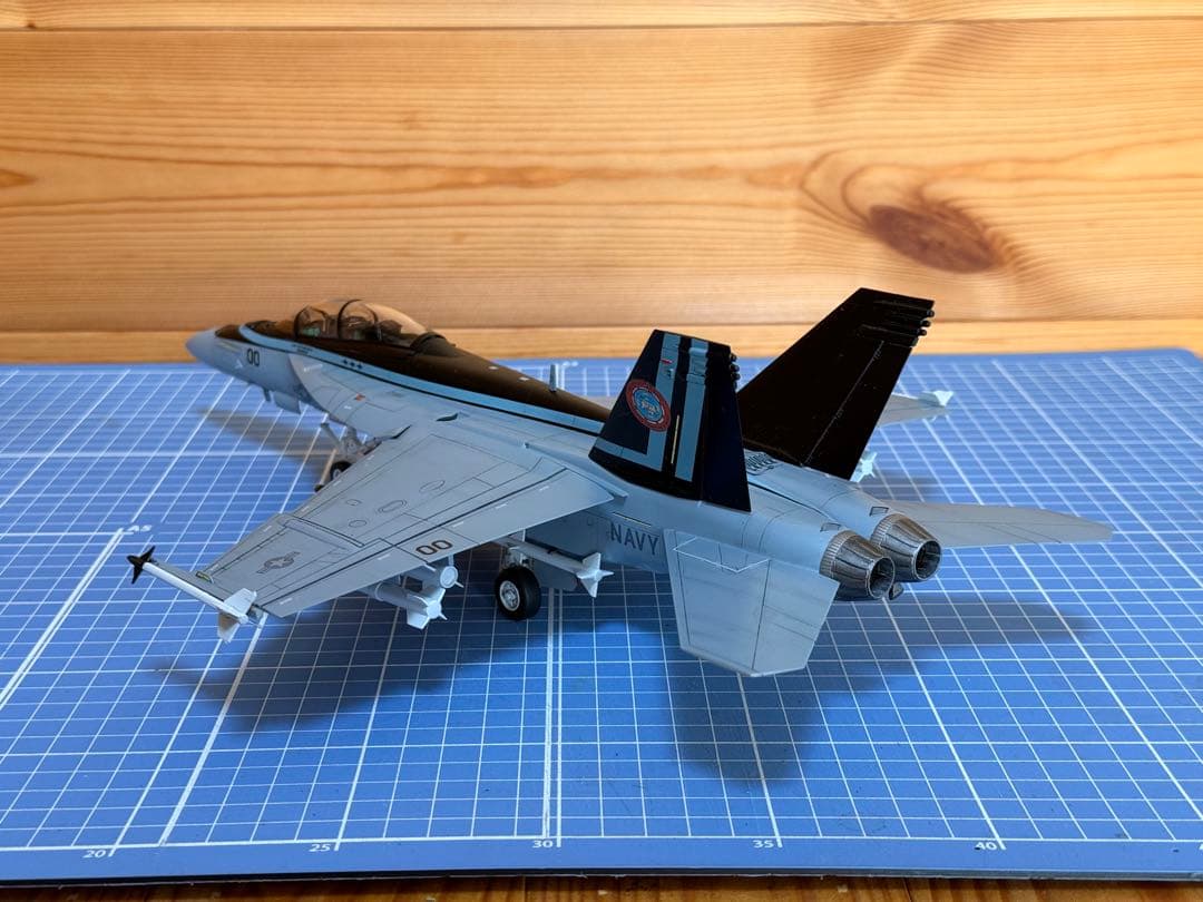 イタレリ　1/48 F18F スーパーホーネット　トップガン仕様完成品