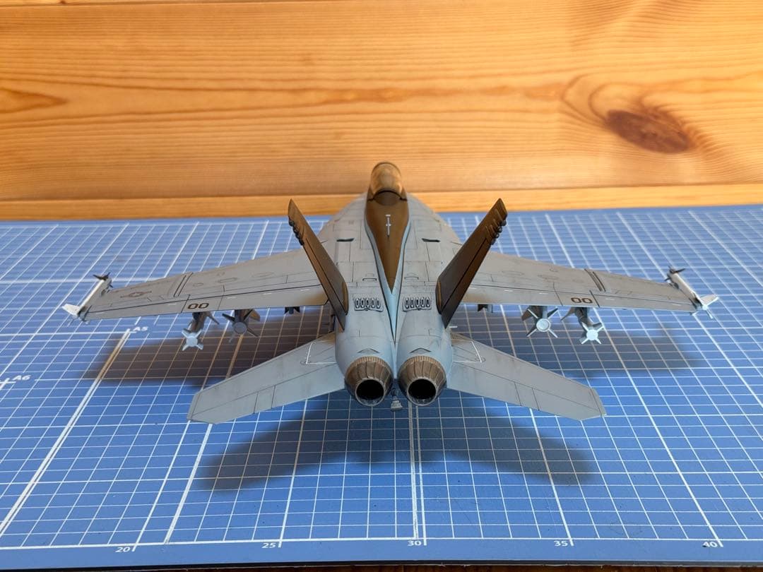 イタレリ　1/48 F18F スーパーホーネット　トップガン仕様完成品
