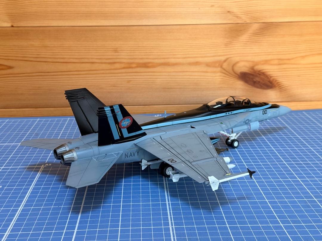 イタレリ　1/48 F18F スーパーホーネット　トップガン仕様完成品