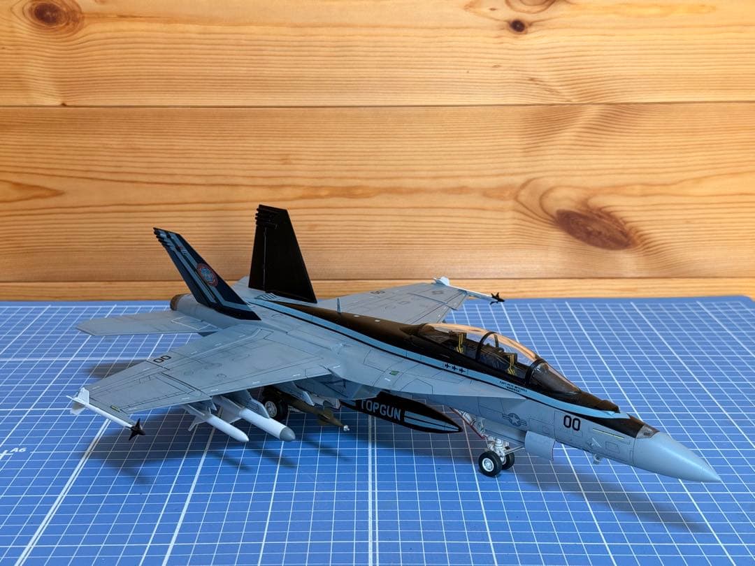 イタレリ　1/48 F18F スーパーホーネット　トップガン仕様完成品
