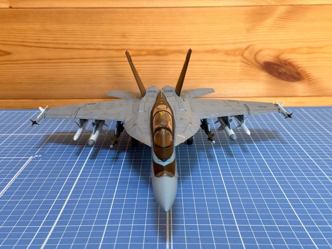 イタレリ　1/48 F18F スーパーホーネット　トップガン仕様完成品