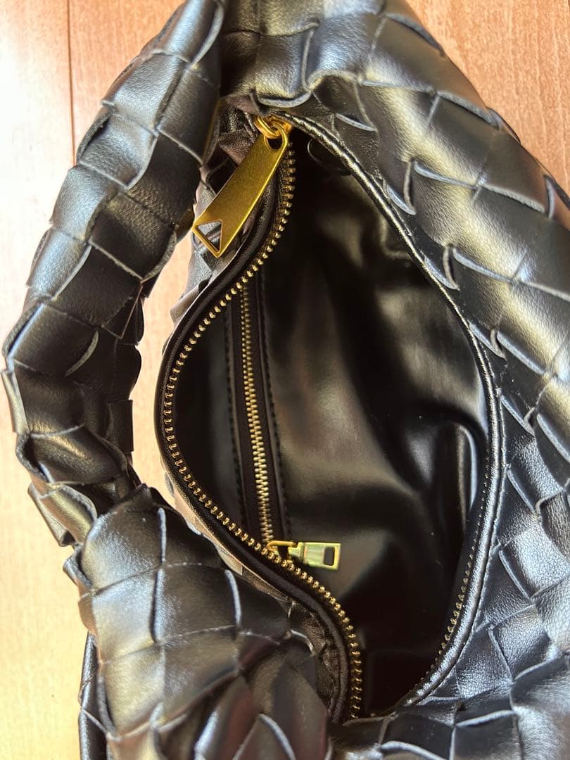 【美品】編み込みレザー ワンハンドル ハンドバッグ　黒