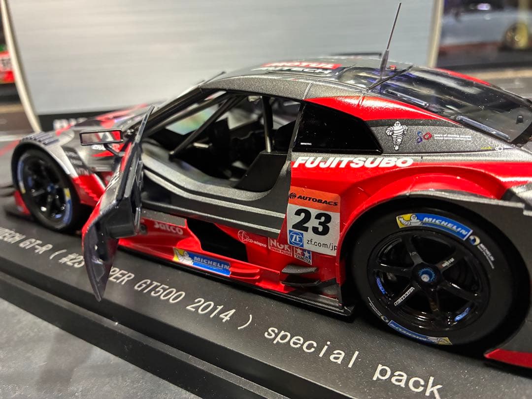 1/18 エブロ　MOTUL AUTECH GT-R 2014