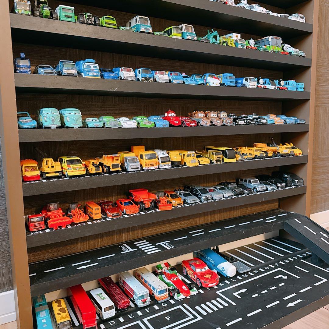 10段 トミカ&ミニカー見せる収納棚【駐車場・道路柄 溝あり】オーダーメイド