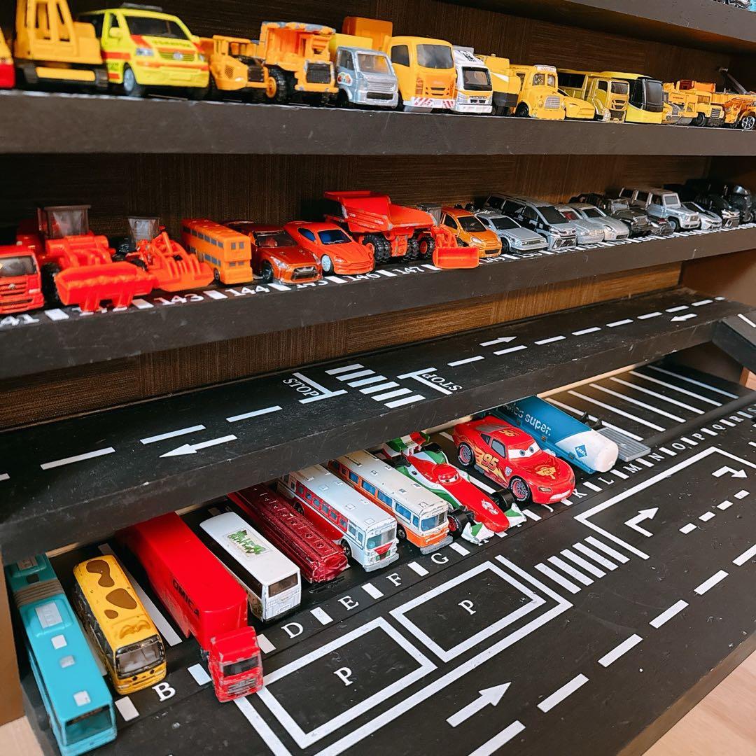 10段 トミカ&ミニカー見せる収納棚【駐車場・道路柄 溝あり】オーダーメイド