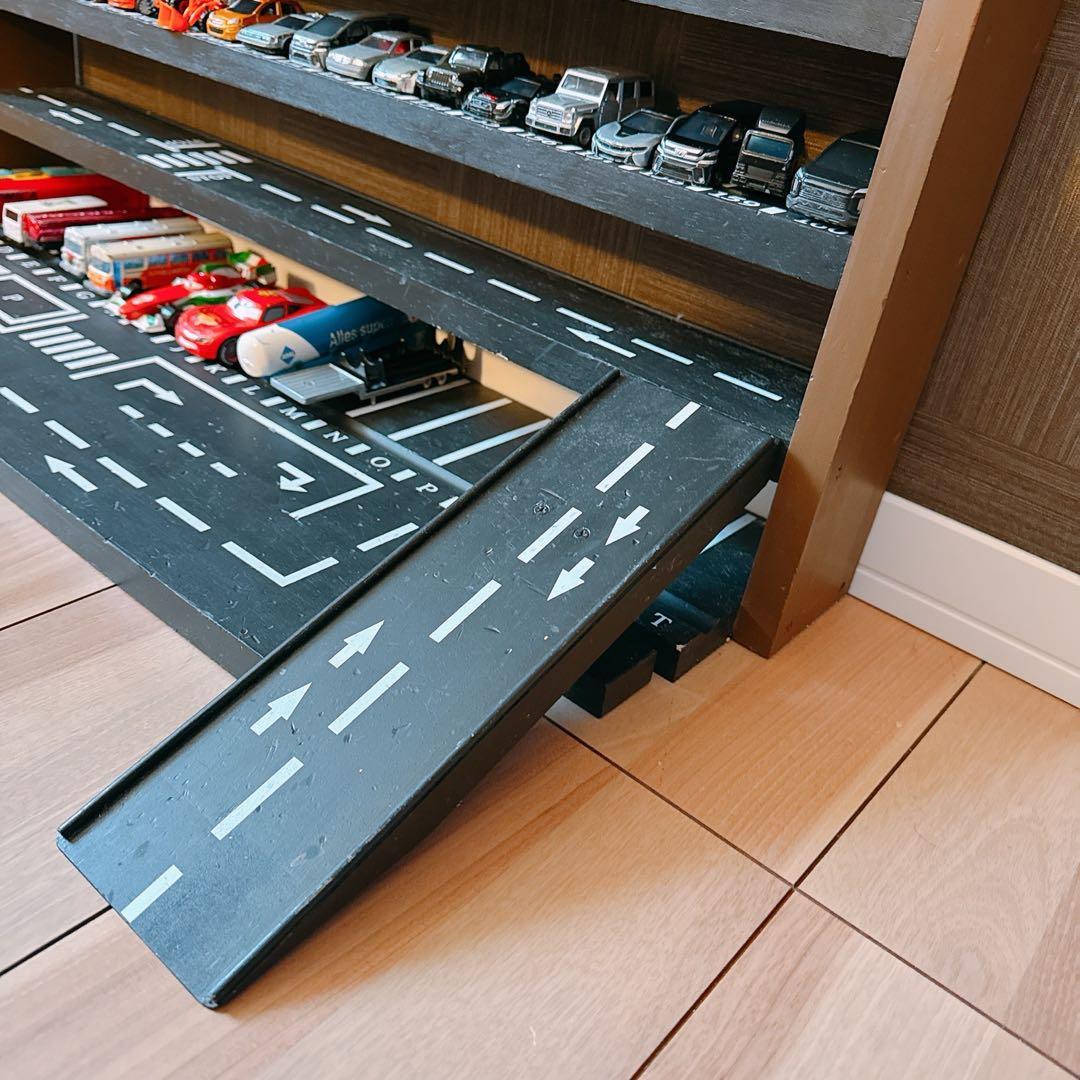 10段 トミカ&ミニカー見せる収納棚【駐車場・道路柄 溝あり】オーダーメイド