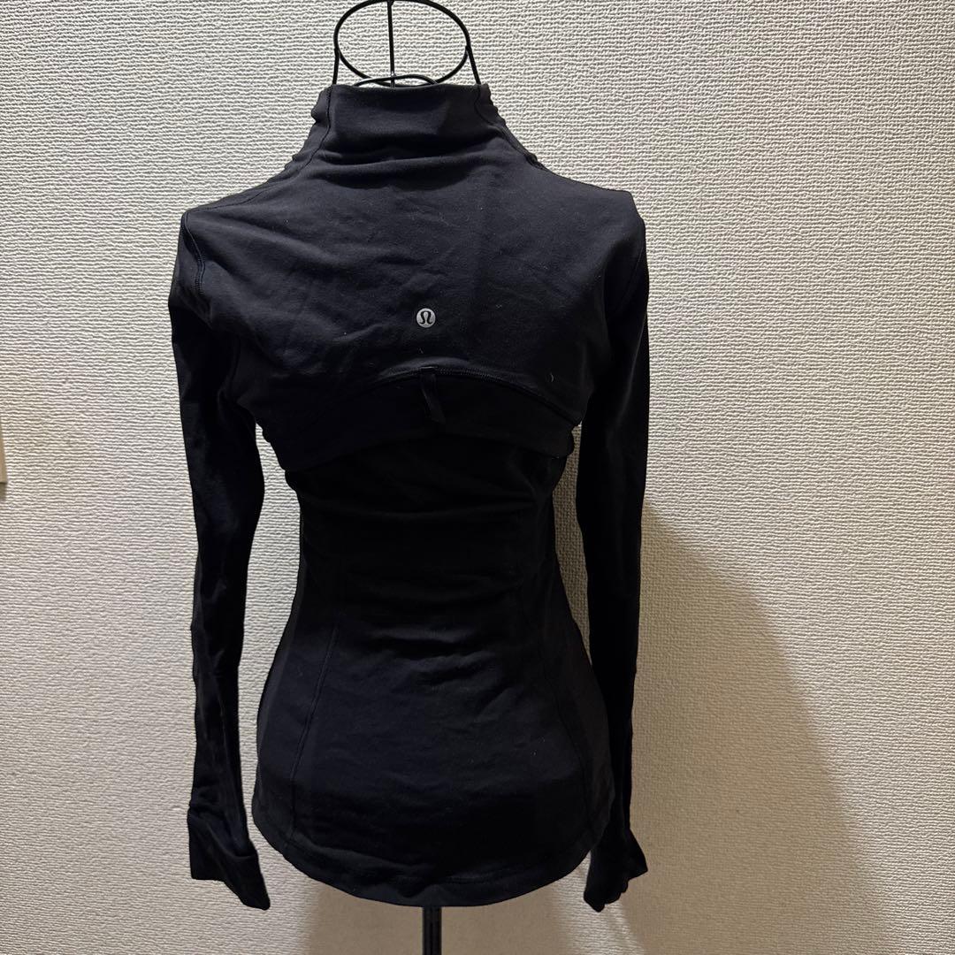 lululemon ブラック ジップアップ