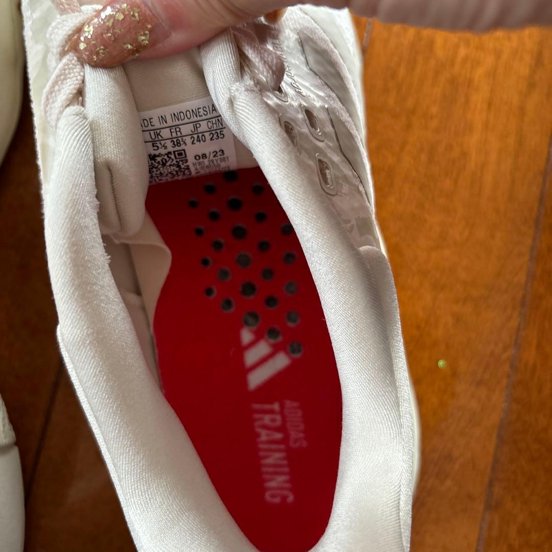 adidas トレーニングシューズ ホワイト　24cm