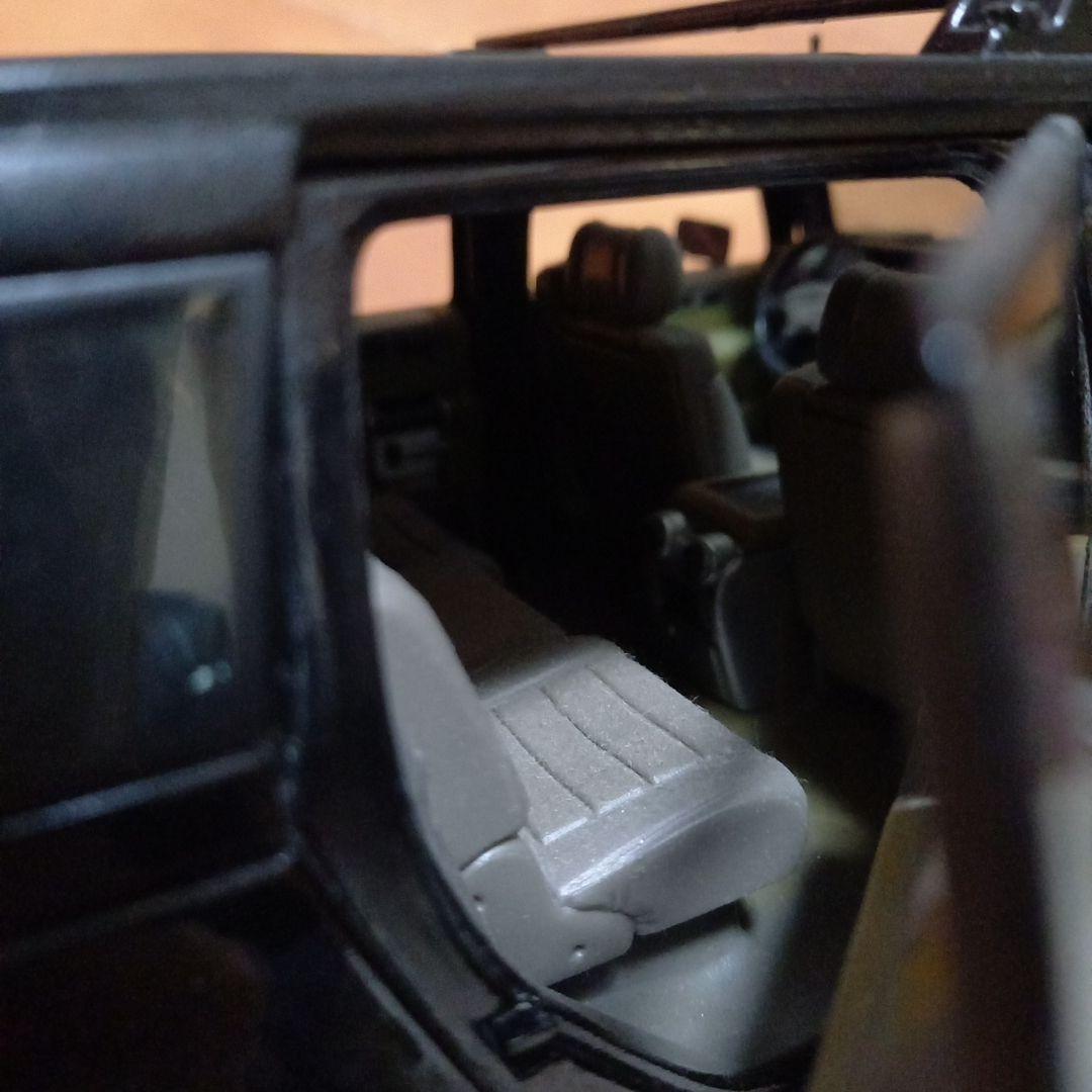 Hummer H2 1/18 ミニカー 4ドア