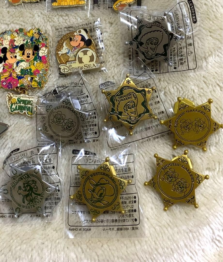 ディズニー ピンバッジ ピンズ 缶バッジ まとめ売り 89点