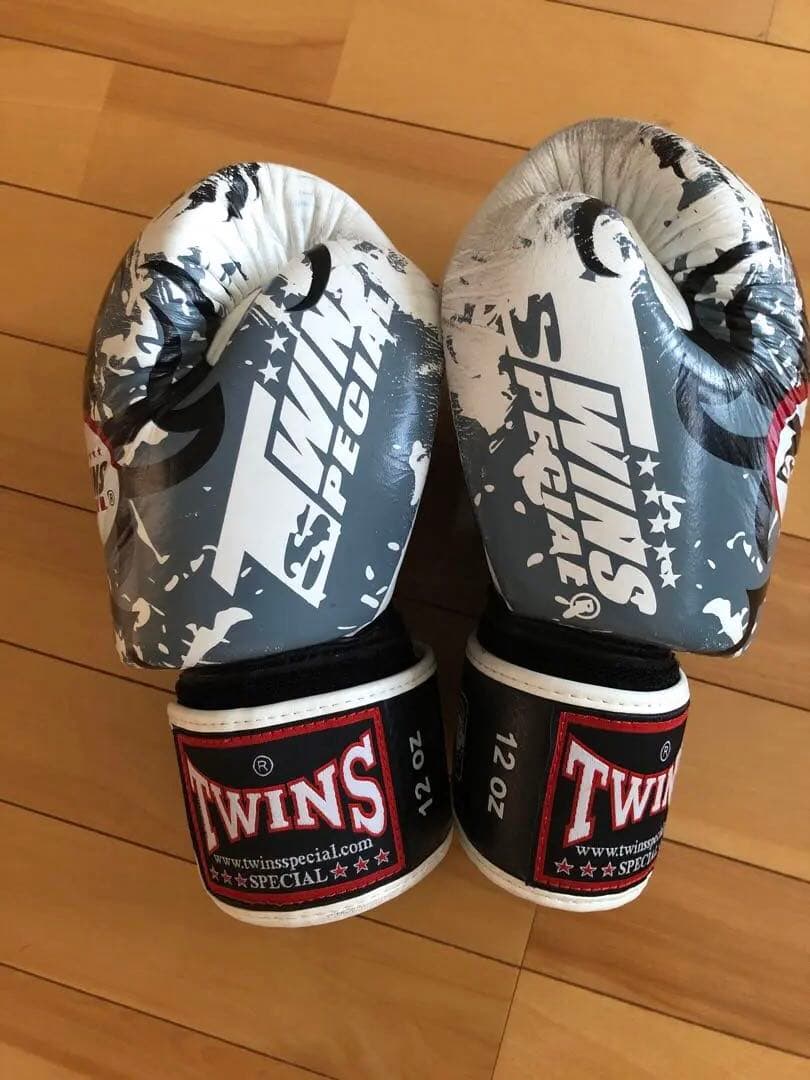 Twins（ツインズ）本革レザー￼ボクシングキックムエタイグローブ12オンス