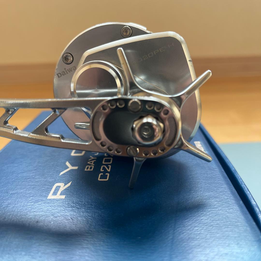 【匿名配送】DAIWA RYOGA C2020PE-H ベイトリール
