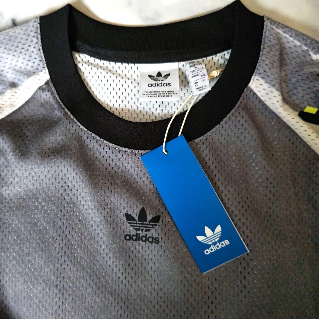 新品アディダスグラフィックウェア 大きいサイズ3XL　ユニセックススケボーウェア
