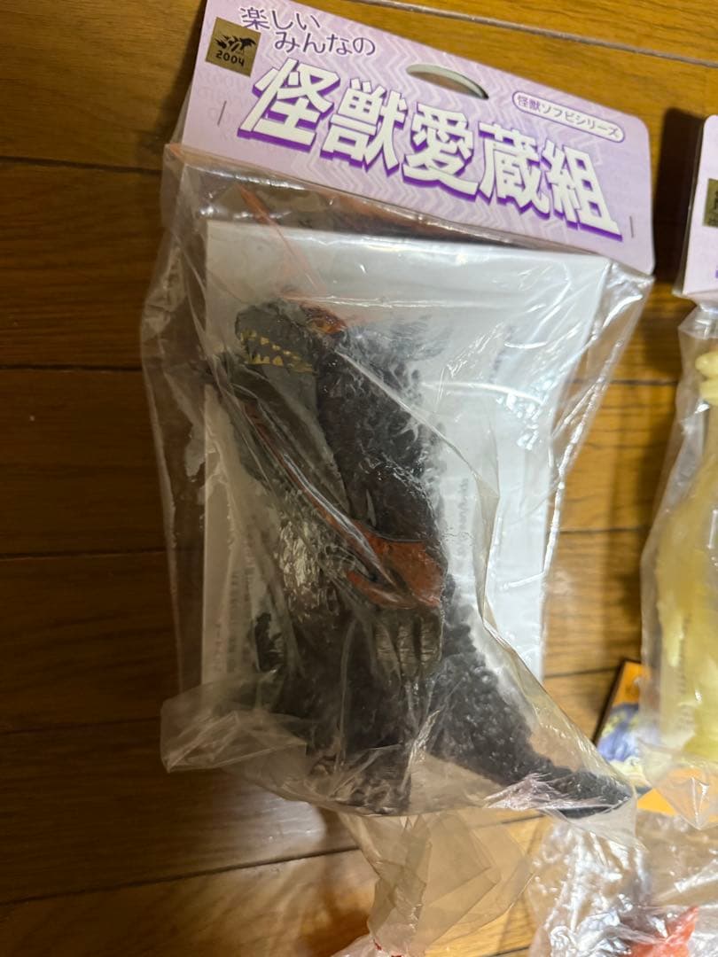 怪獣愛蔵組　スラッシュカンパニー　ゴジラ　メカゴジラ　ペギラ　カネゴン　繭玉