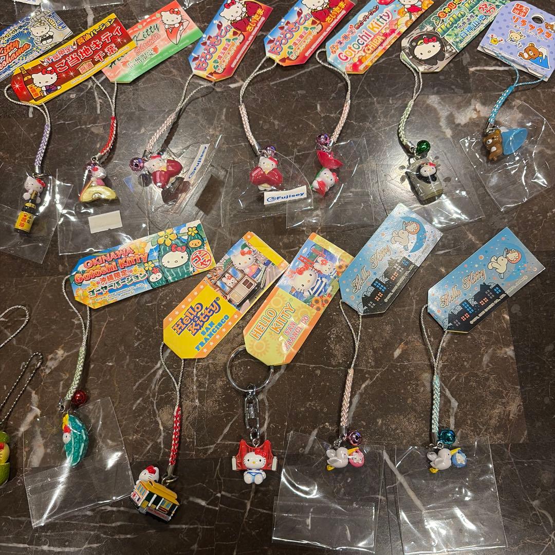 ご当地キティ 等ストラップ82個 まとめ売り