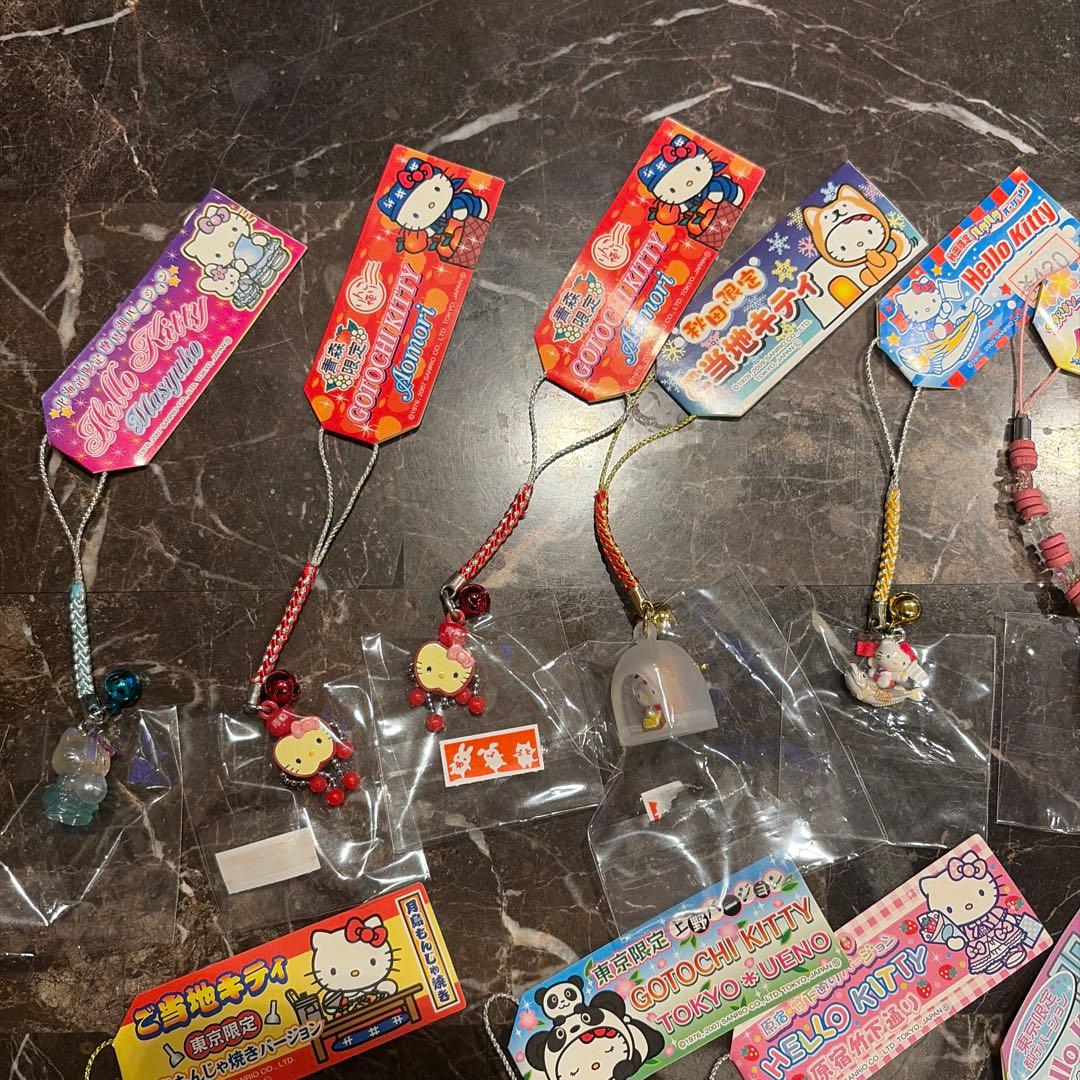 ご当地キティ 等ストラップ82個 まとめ売り