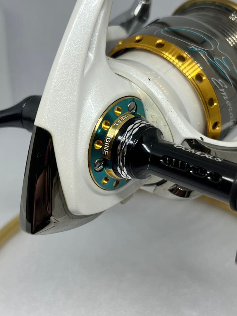 ダイワDAIWA スピニングリール 09エメラルダス 2506