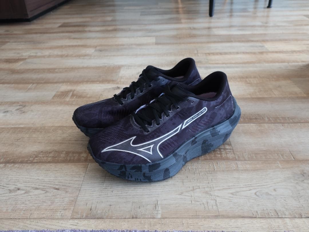 ★人気 MIZUNO ウエーブリベリオンプロ 25.5 本格ランニングシューズ