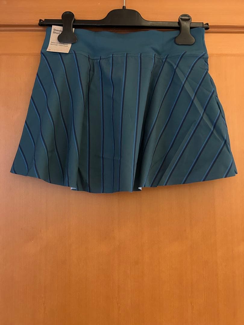 ナイキ　テニスウェア　緑柄スコート　US-Sサイズ　新品