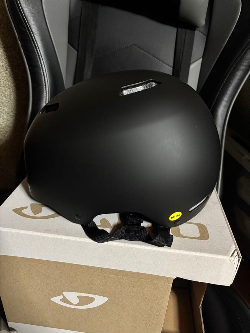 GIRO マットブラック ヘルメット MIPS