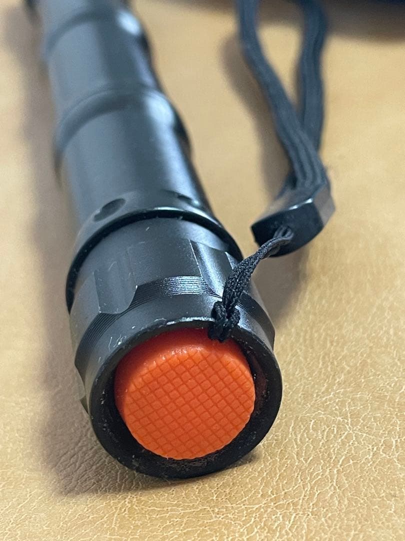 POLICE 7000W CL-124 ハンディライト　懐中電灯　ジャンク品