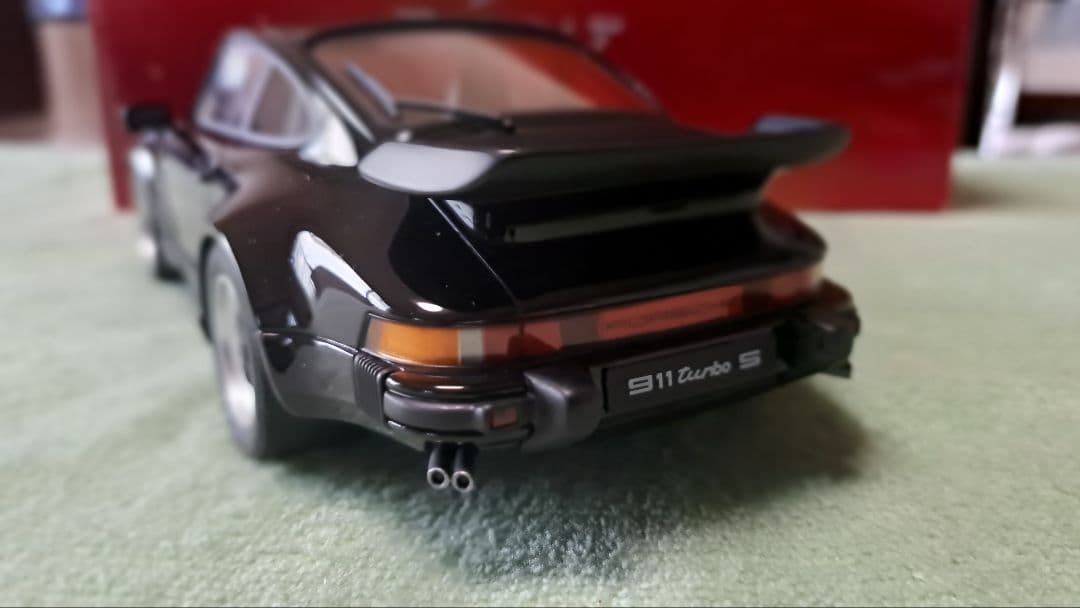 ポルシェ 911 ミニカー ブラック GT SPIRIT1/18