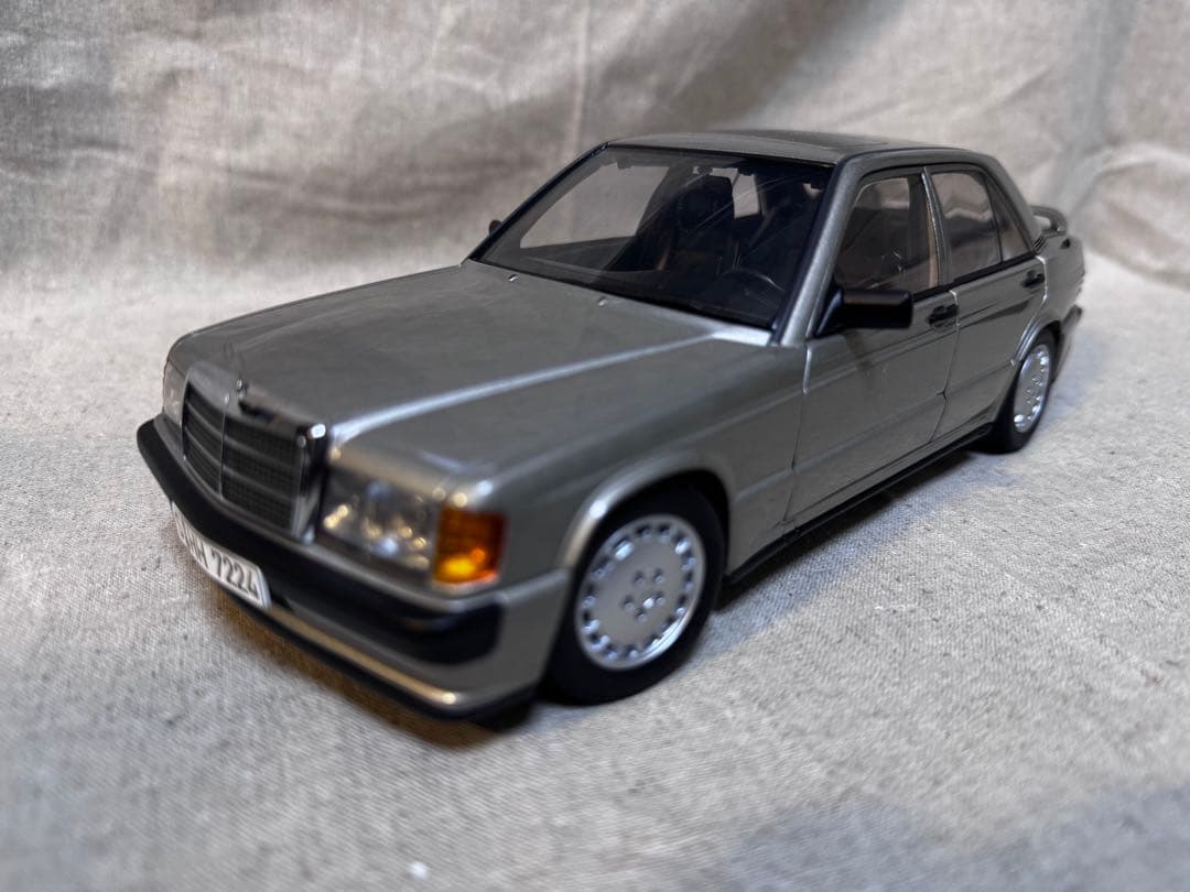 ミニカー Mercedes-Benz 190E 2.3-16 mercedes 1/18