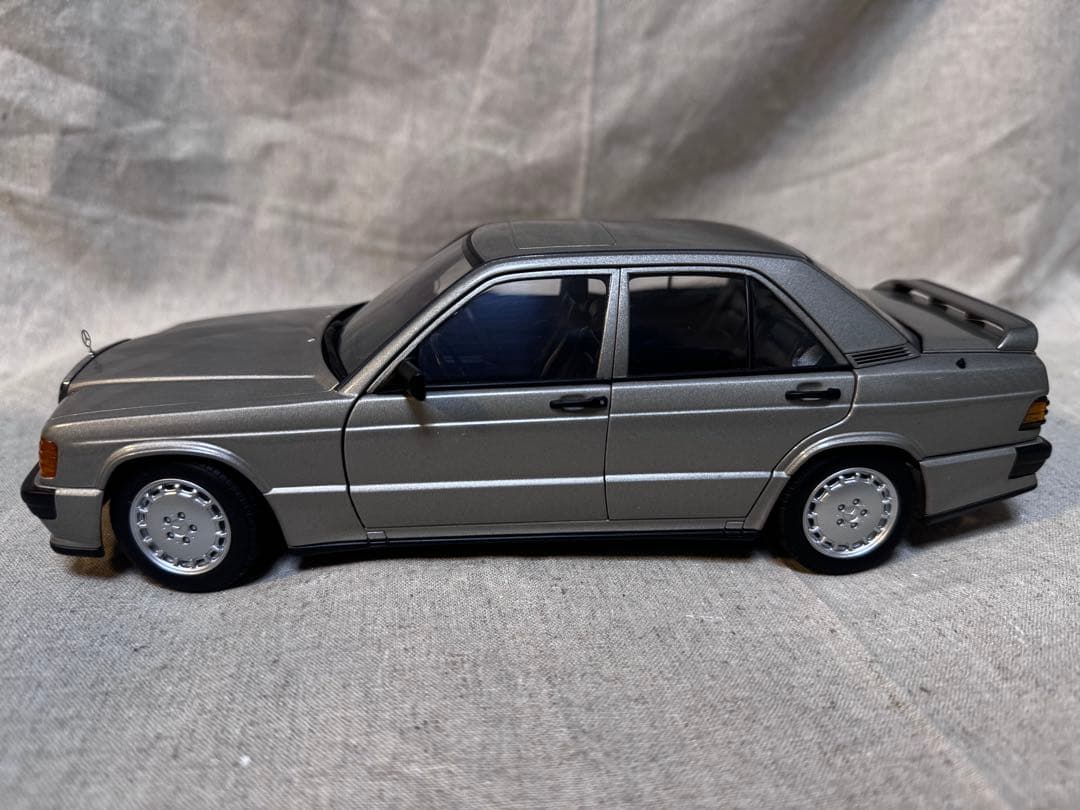 ミニカー Mercedes-Benz 190E 2.3-16 mercedes 1/18