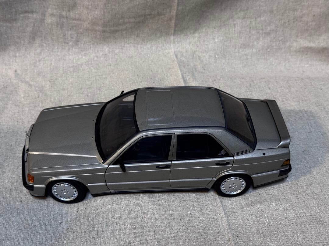 ミニカー Mercedes-Benz 190E 2.3-16 mercedes 1/18